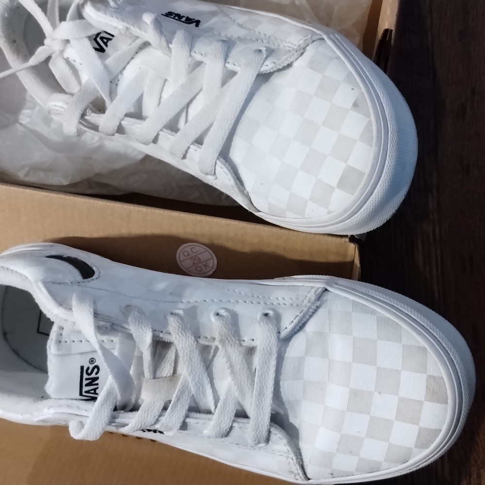 Unisex little kid  black/ white checkered Van sneakers sz 3 1/2